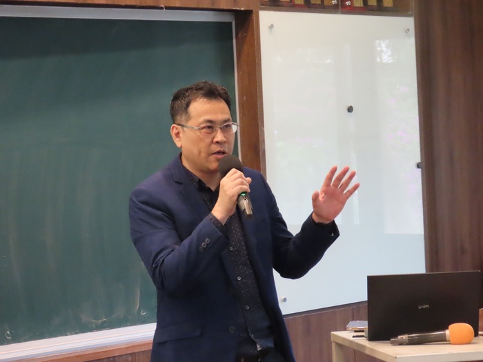 講者照片